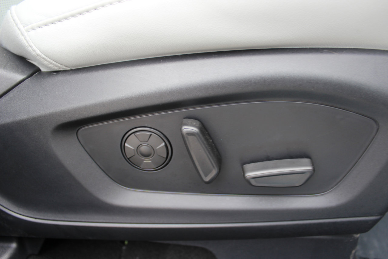 Used 2025 Ford Explorer Platinum w/ LUX Leather Package image 29