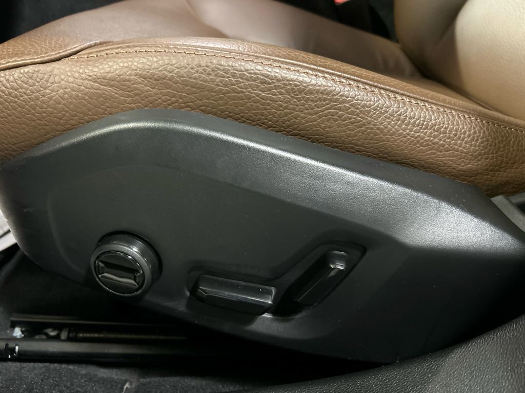 Certified 2025 Volvo V60 B5 Cross Country Plus AWD/4WD image 12