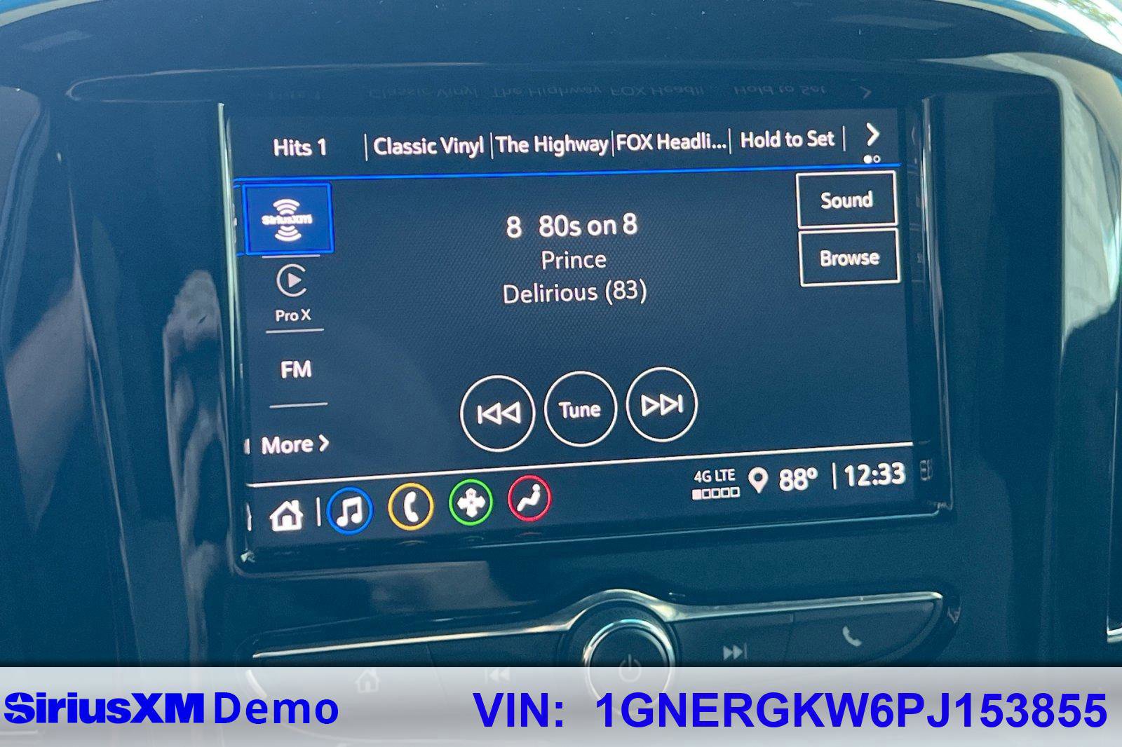 Used 2023 Chevrolet Traverse LT image 29