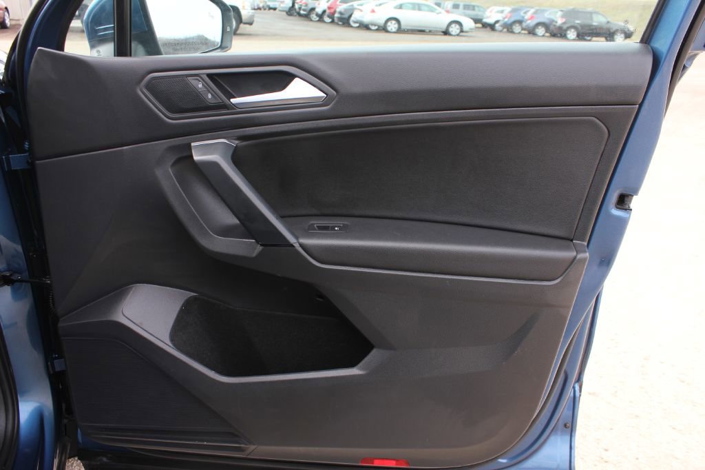 Used 2019 Volkswagen Tiguan SE image 35
