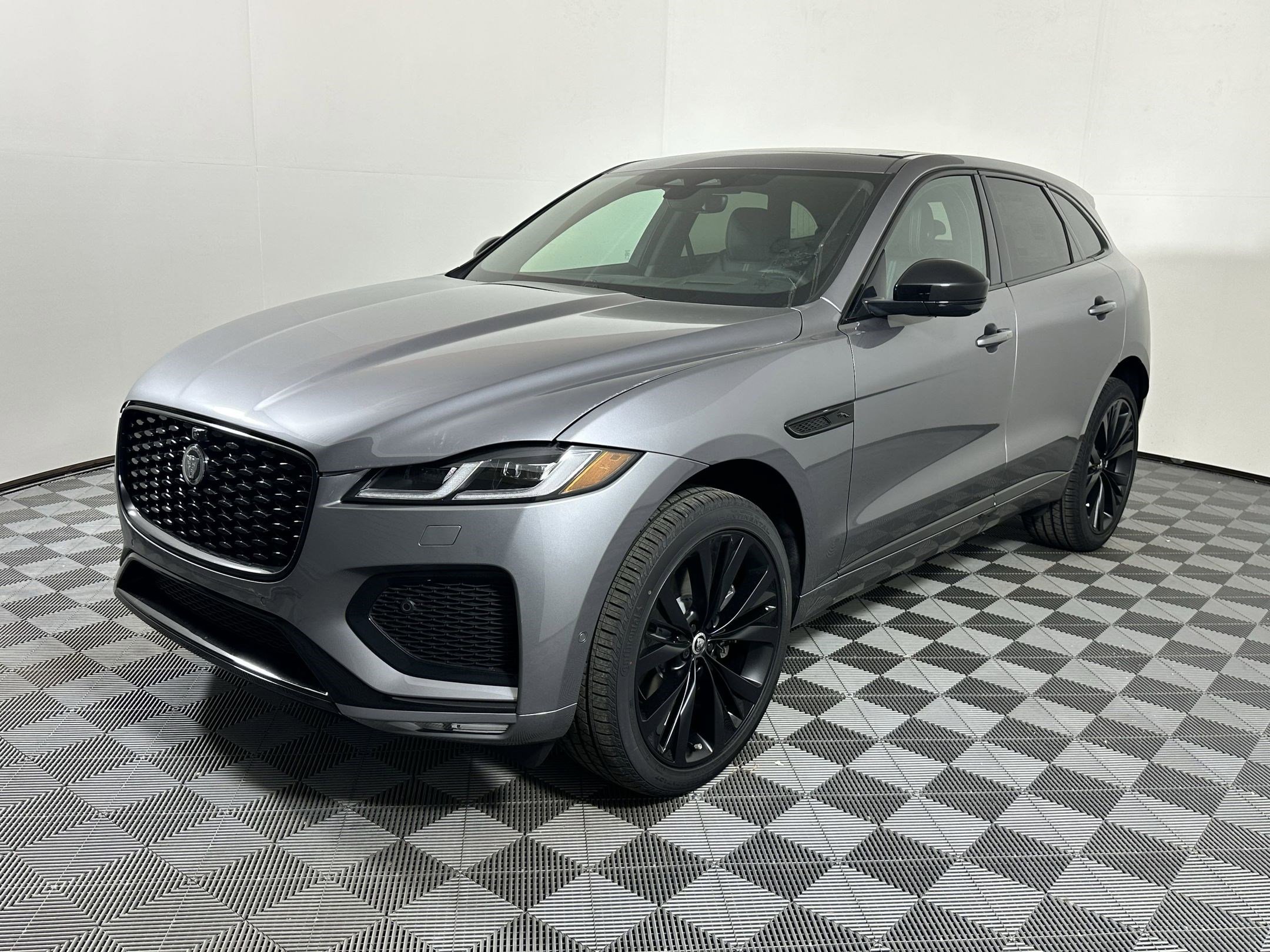 Used 2026 Jaguar F-PACE R-Dynamic S image 1