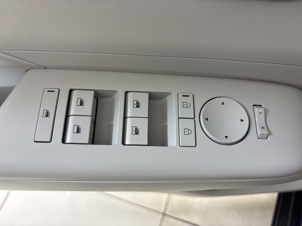 Certified 2025 Hyundai Kona SEL image 17