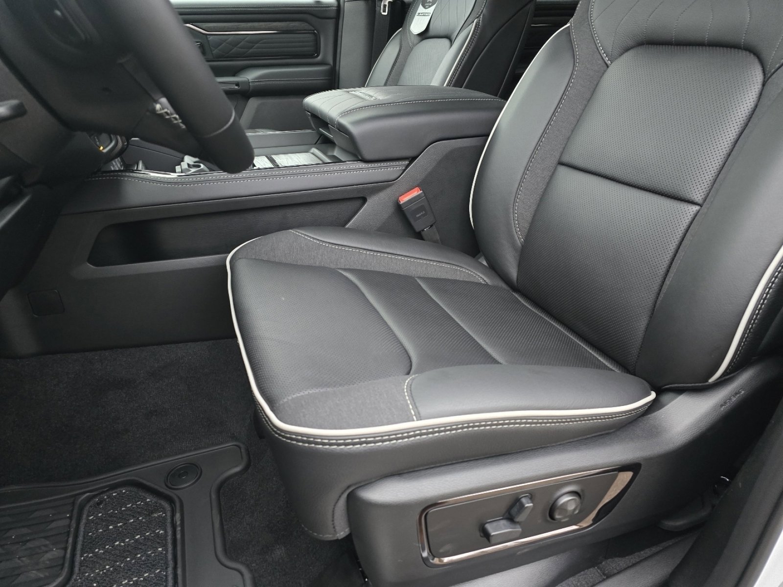 New 2026 RAM 1500 Limited image 16