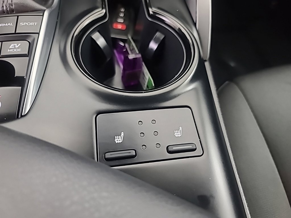 Used 2019 Toyota Camry LE FWD image 39