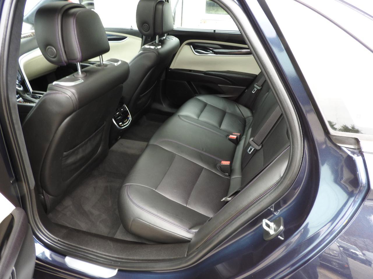 Used 2013 Cadillac XTS Platinum image 9