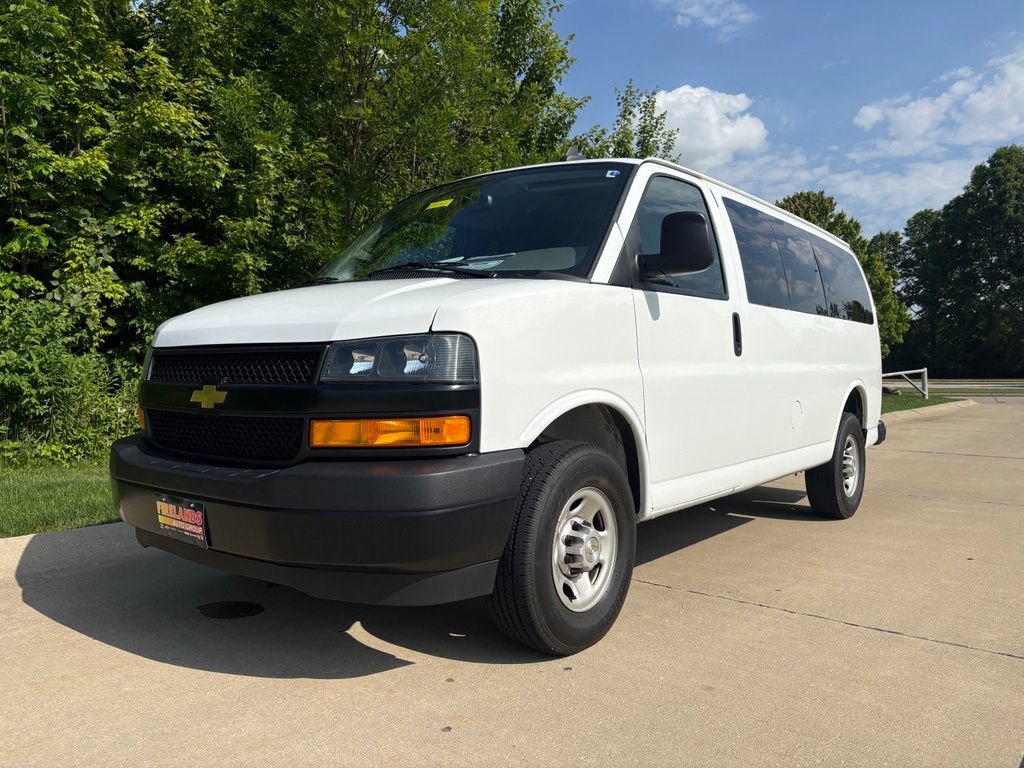 Used 2023 Chevrolet Express 3500 LS RWD image 1