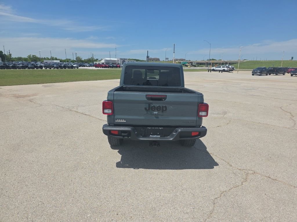 Used 2024 Jeep Gladiator Sport AWD/4WD image 4
