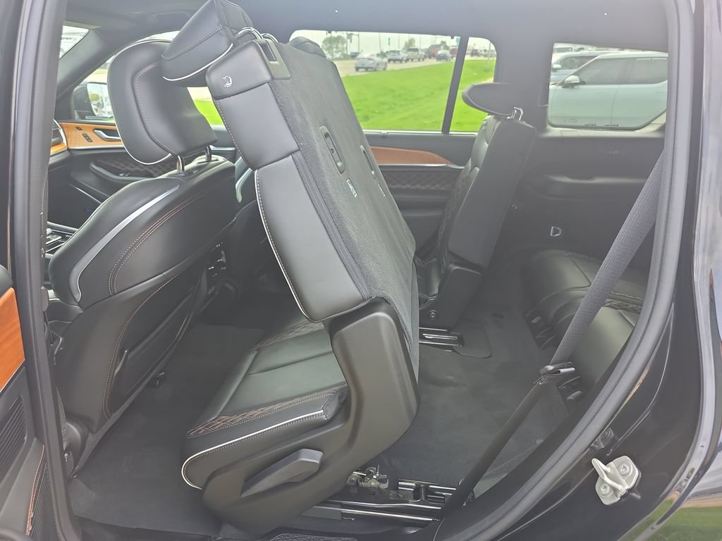 Used 2024 Jeep Grand Cherokee L Summit AWD/4WD image 44