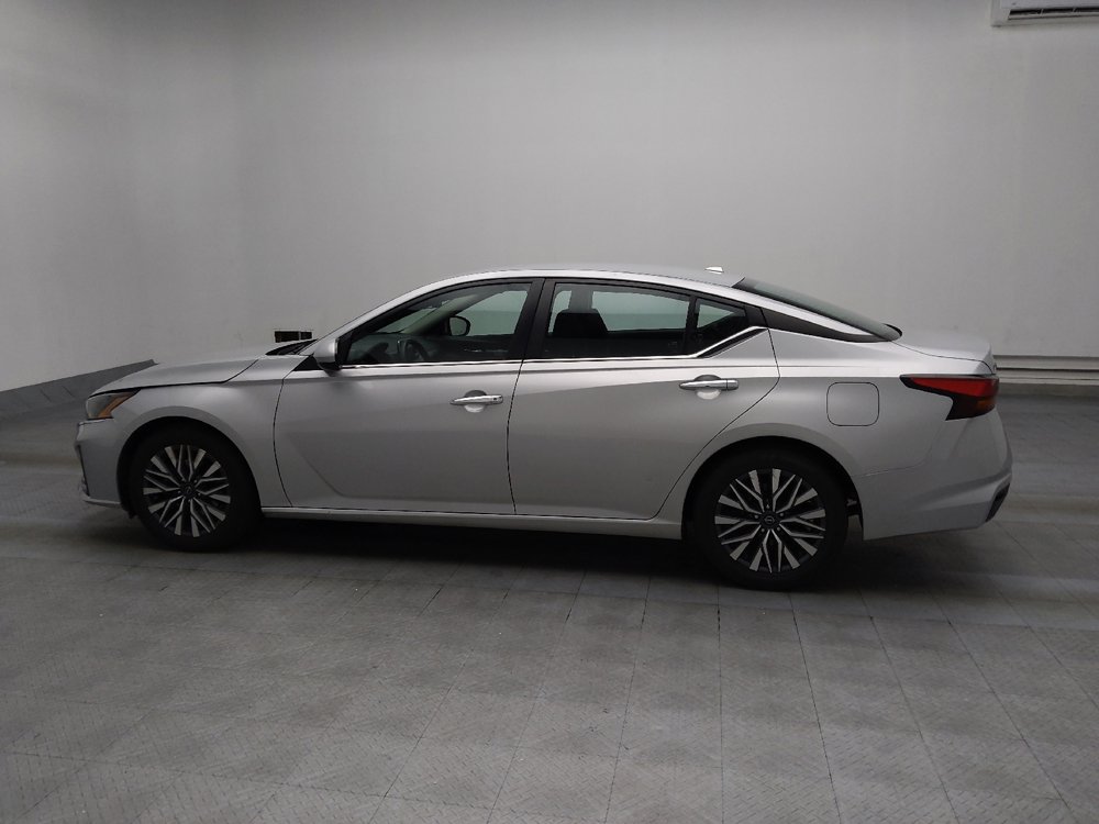 Used 2023 Nissan Altima 2.5 SV image 3