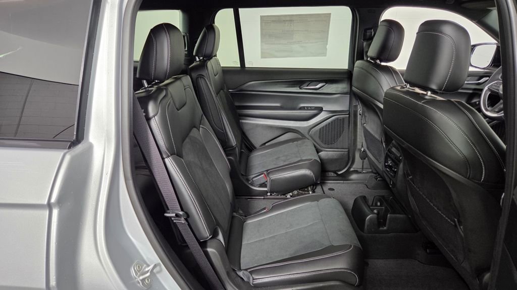 New 2025 Jeep Grand Cherokee L Altitude image 34
