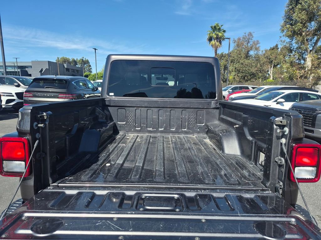 Used 2022 Jeep Gladiator Rubicon w/ Cold Weather Group AWD/4WD image 8