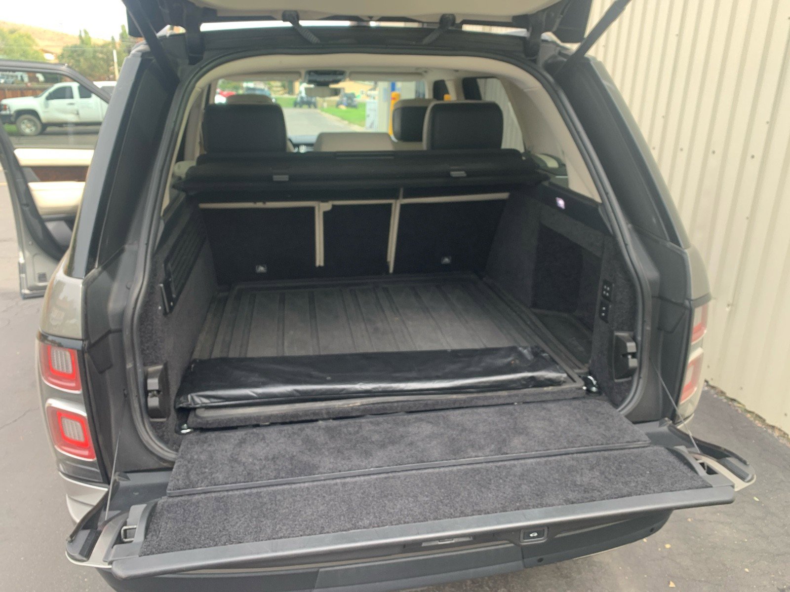 Used 2019 Land Rover Range Rover Supercharged image 16