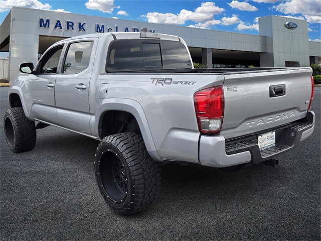 Used 2017 Toyota Tacoma TRD Sport image 5