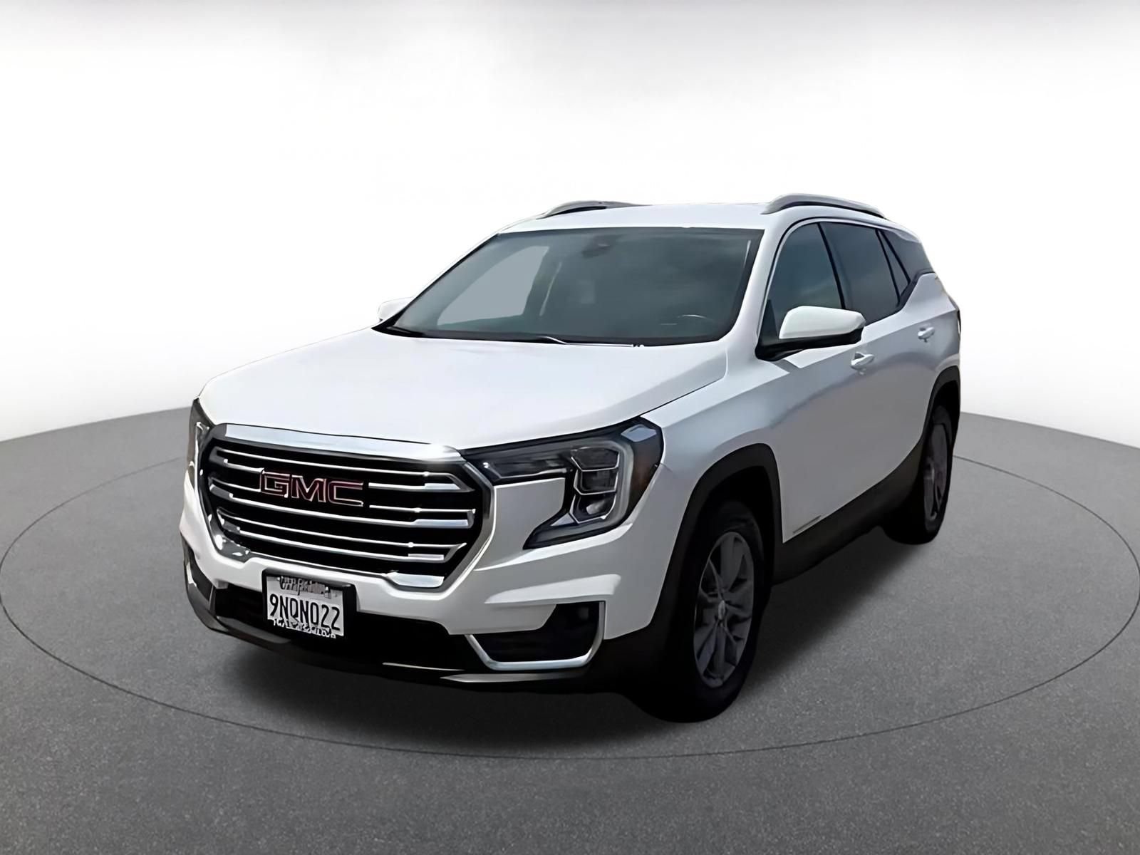 Used 2024 GMC Terrain SLT AWD/4WD image 7
