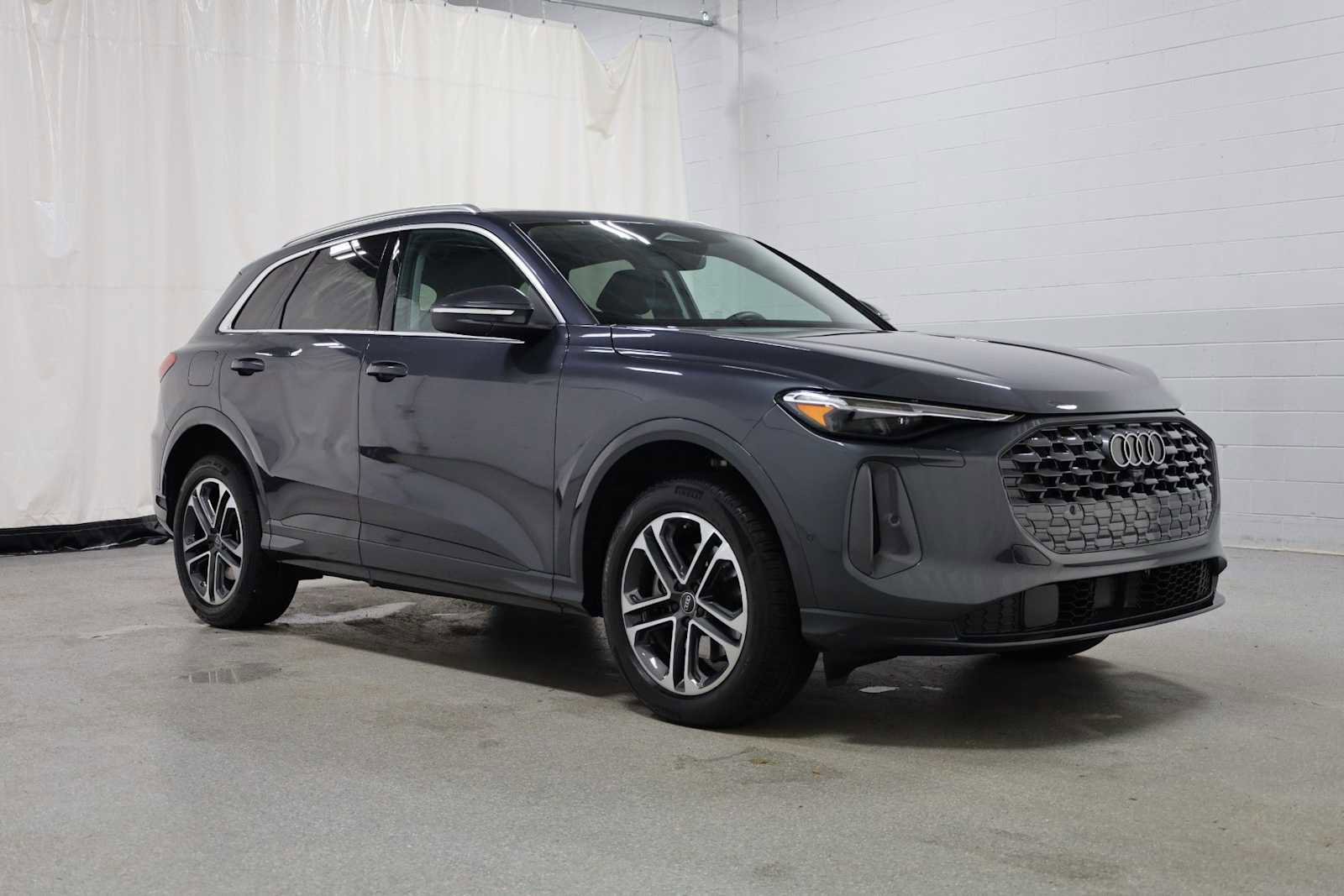 Certified 2025 Audi Q5 Premium Plus w/ Premium Plus AWD/4WD image 13