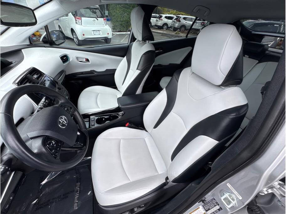 Used 2019 Toyota Prius XLE w/ Carpet Mat Package FWD image 19