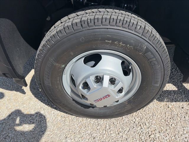 New 2026 GMC Sierra 3500 Pro w/ Convenience Package image 9
