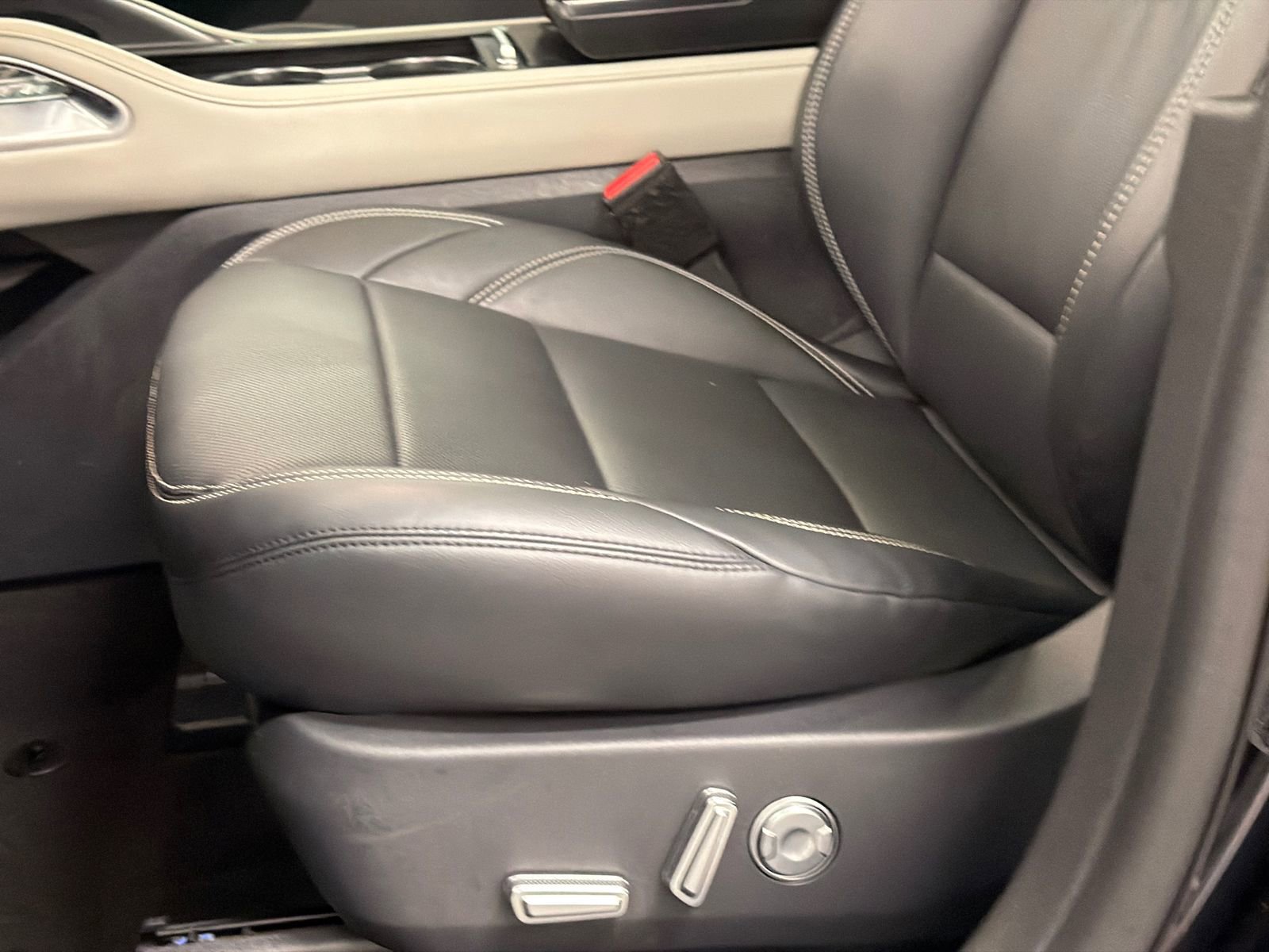 Used 2024 Lincoln Nautilus Premier w/ Equipment Group 102A image 17