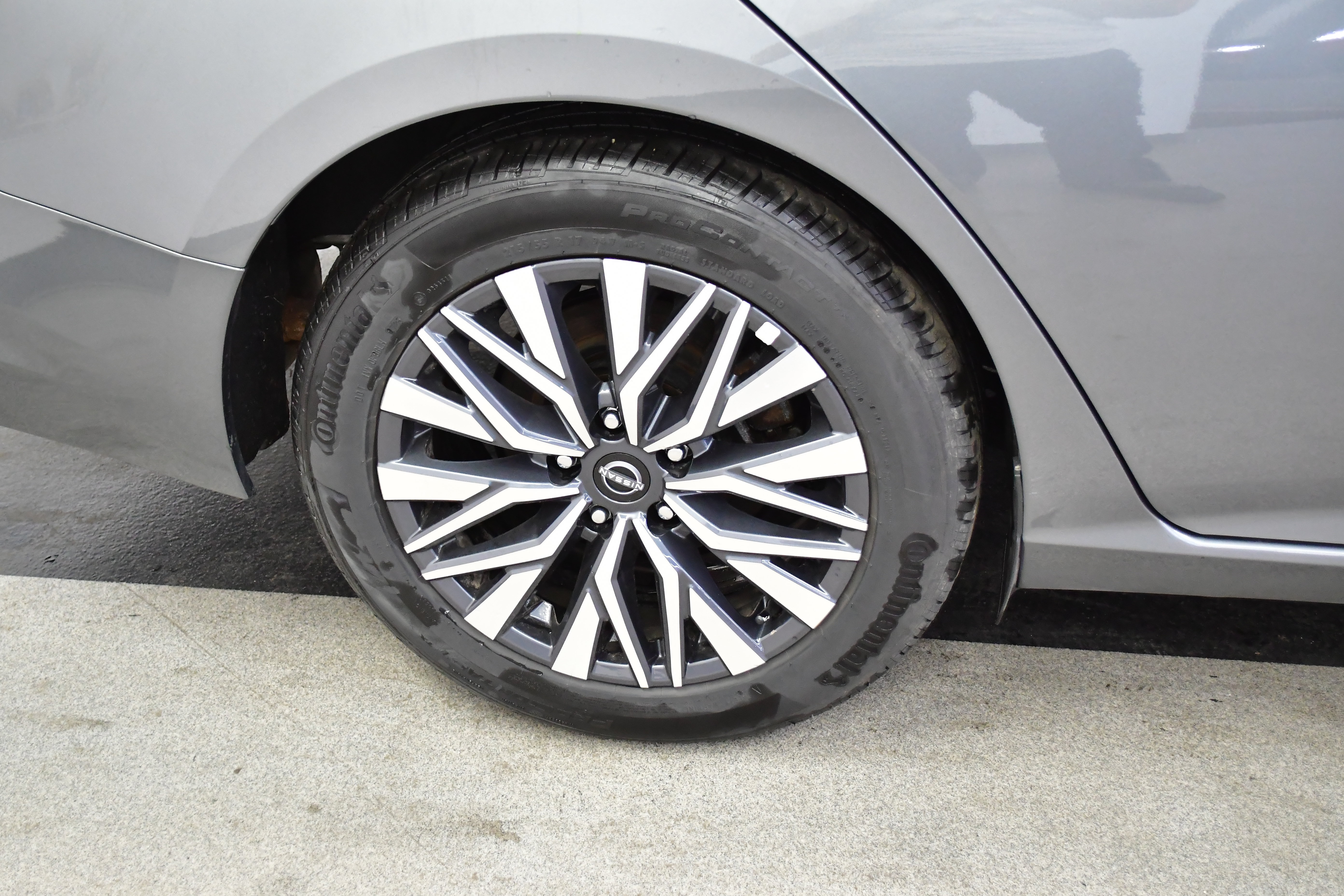 Used 2025 Nissan Altima 2.5 SV FWD image 36