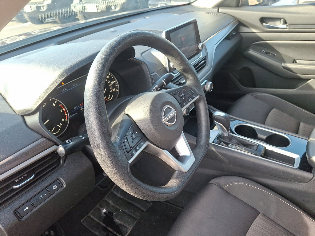 Used 2024 Nissan Altima 2.5 SV image 25