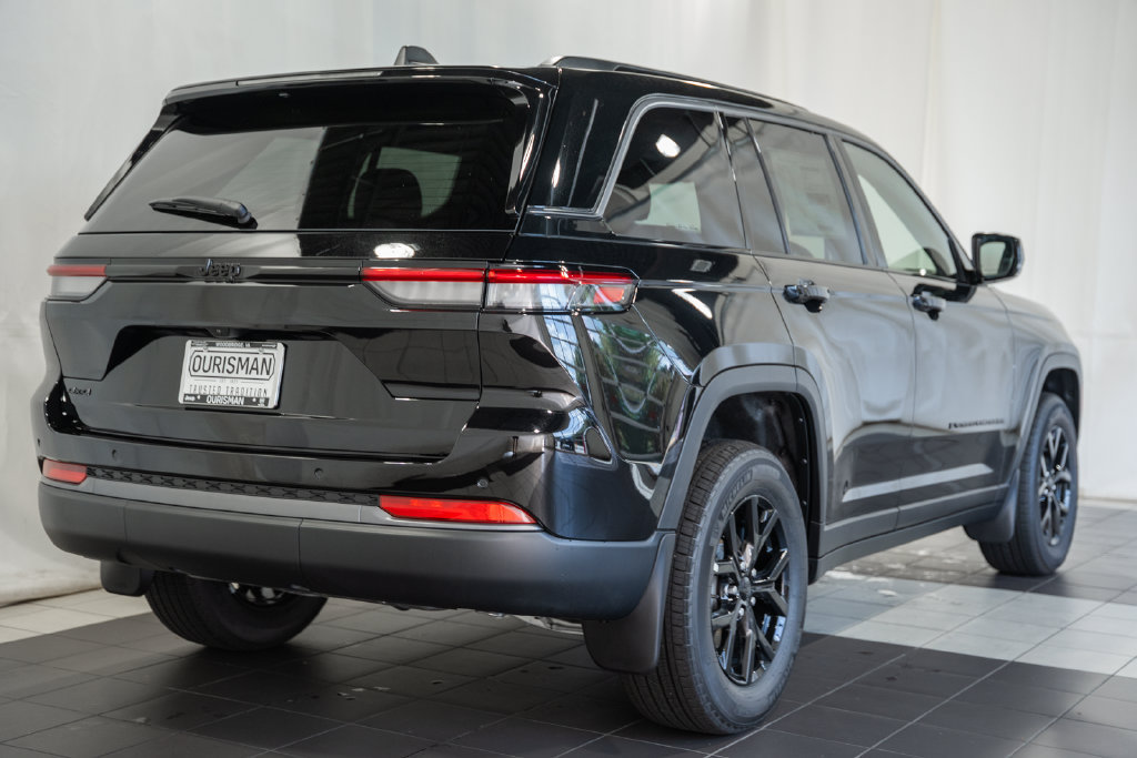 New 2026 Jeep Grand Cherokee Altitude AWD/4WD image 4