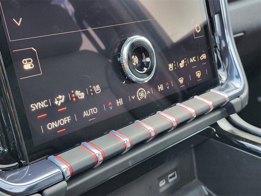 Used 2025 GMC Yukon XL AT4 image 23