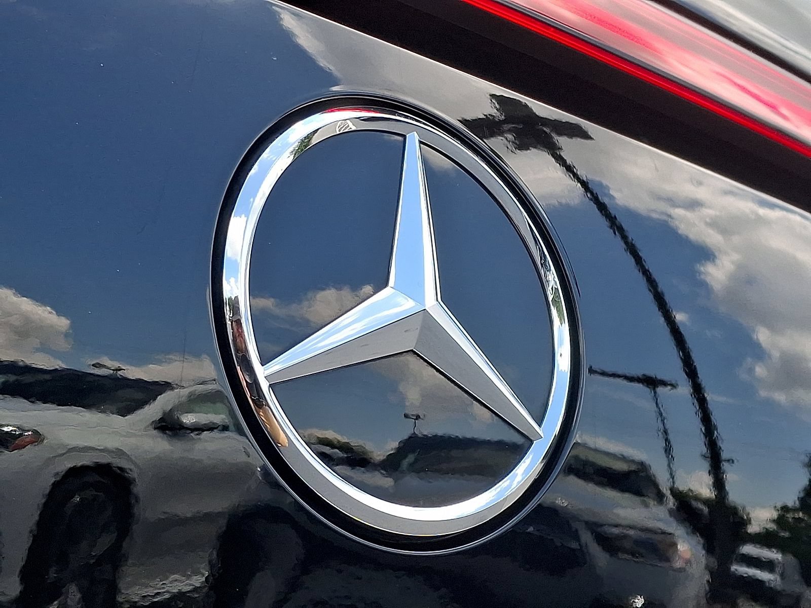 Certified 2024 Mercedes-Benz EQB 300 4MATIC image 31