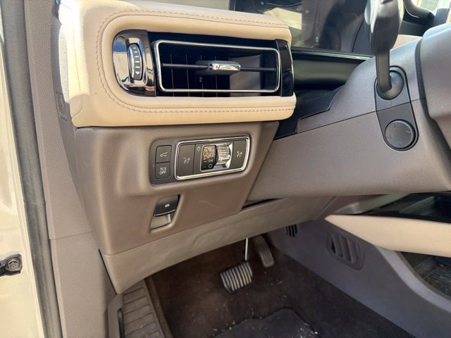 Used 2022 Lincoln Nautilus FWD w/ Premium Package image 20