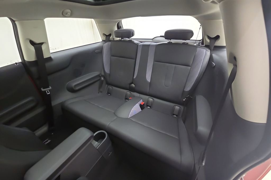 Certified 2025 MINI Cooper 2-Door Hardtop image 24