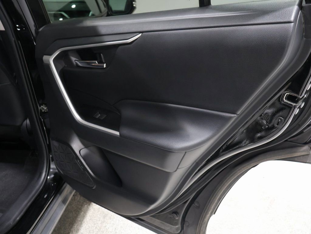 Used 2021 Toyota RAV4 XLE Premium image 26