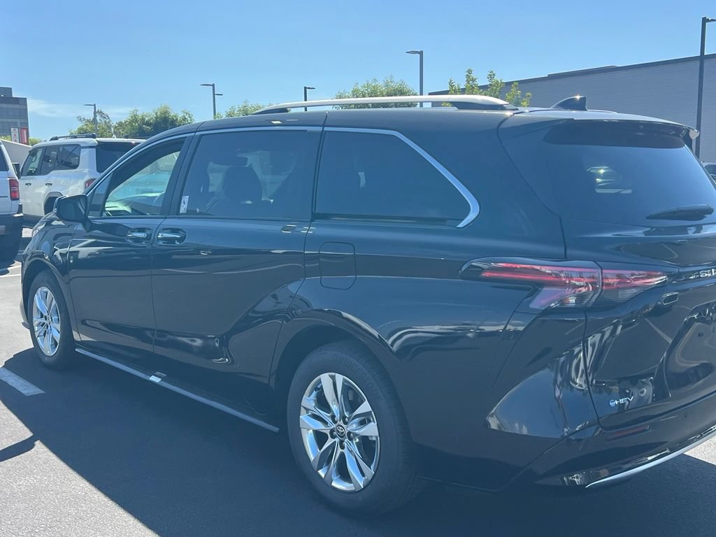 Used 2026 Toyota Sienna Limited FWD image 4