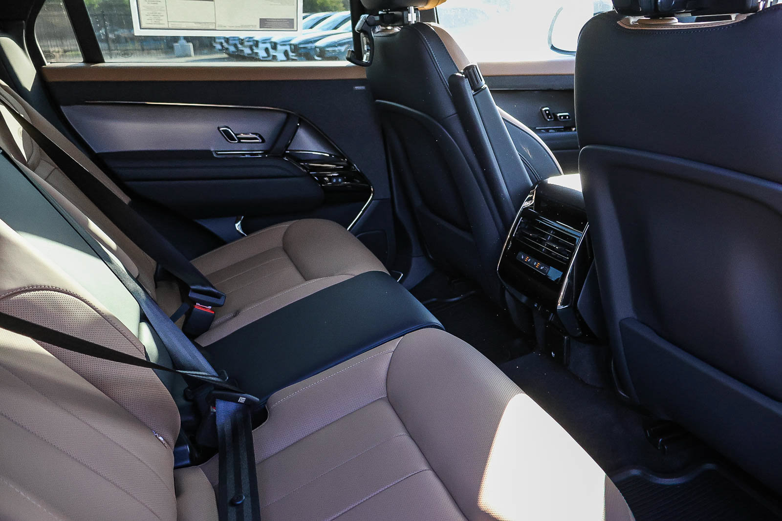 New 2026 Land Rover Range Rover Sport Dynamic SE AWD/4WD image 12