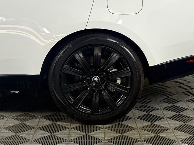 New 2025 Land Rover Range Rover SE image 17