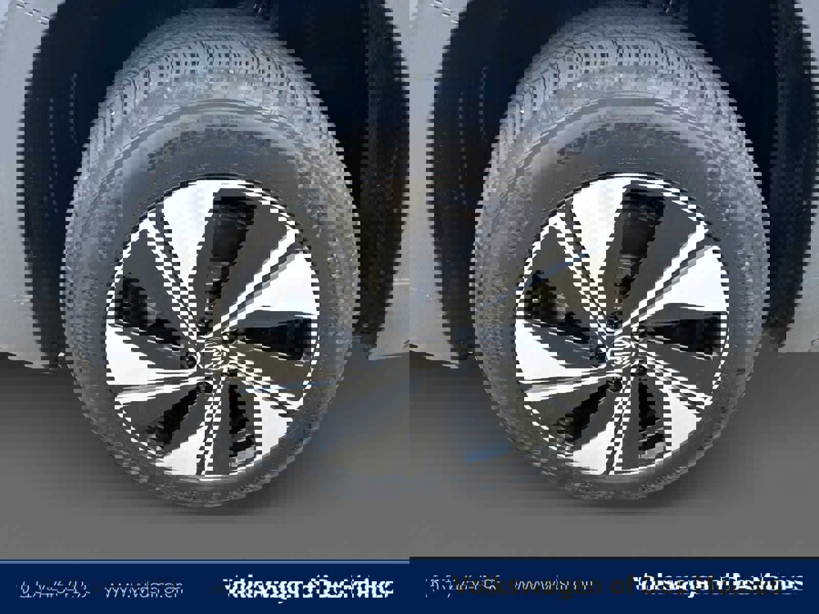 Certified 2024 Volkswagen Taos SE image 8