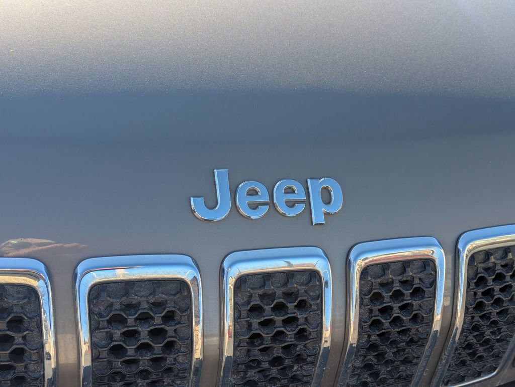 Used 2019 Jeep Cherokee Latitude w/ Popular Appearance Group FWD image 11