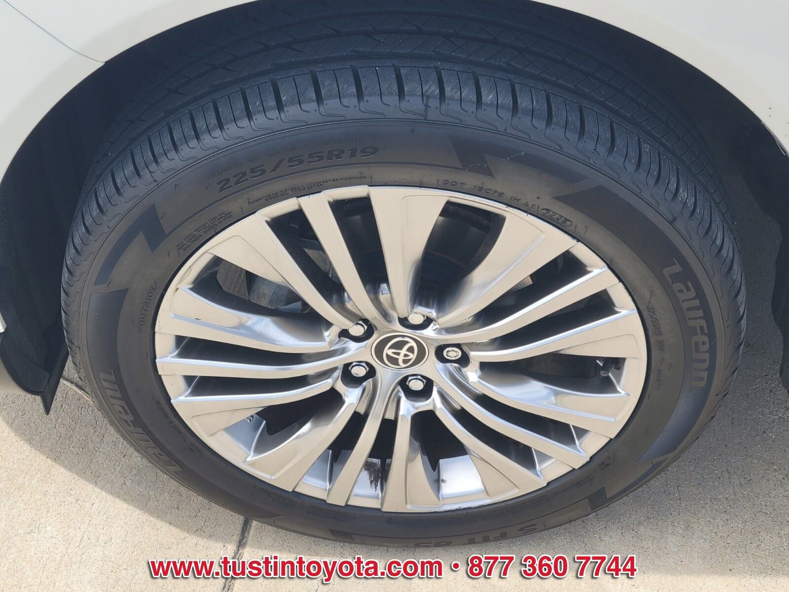 Certified 2023 Toyota Venza XLE image 9