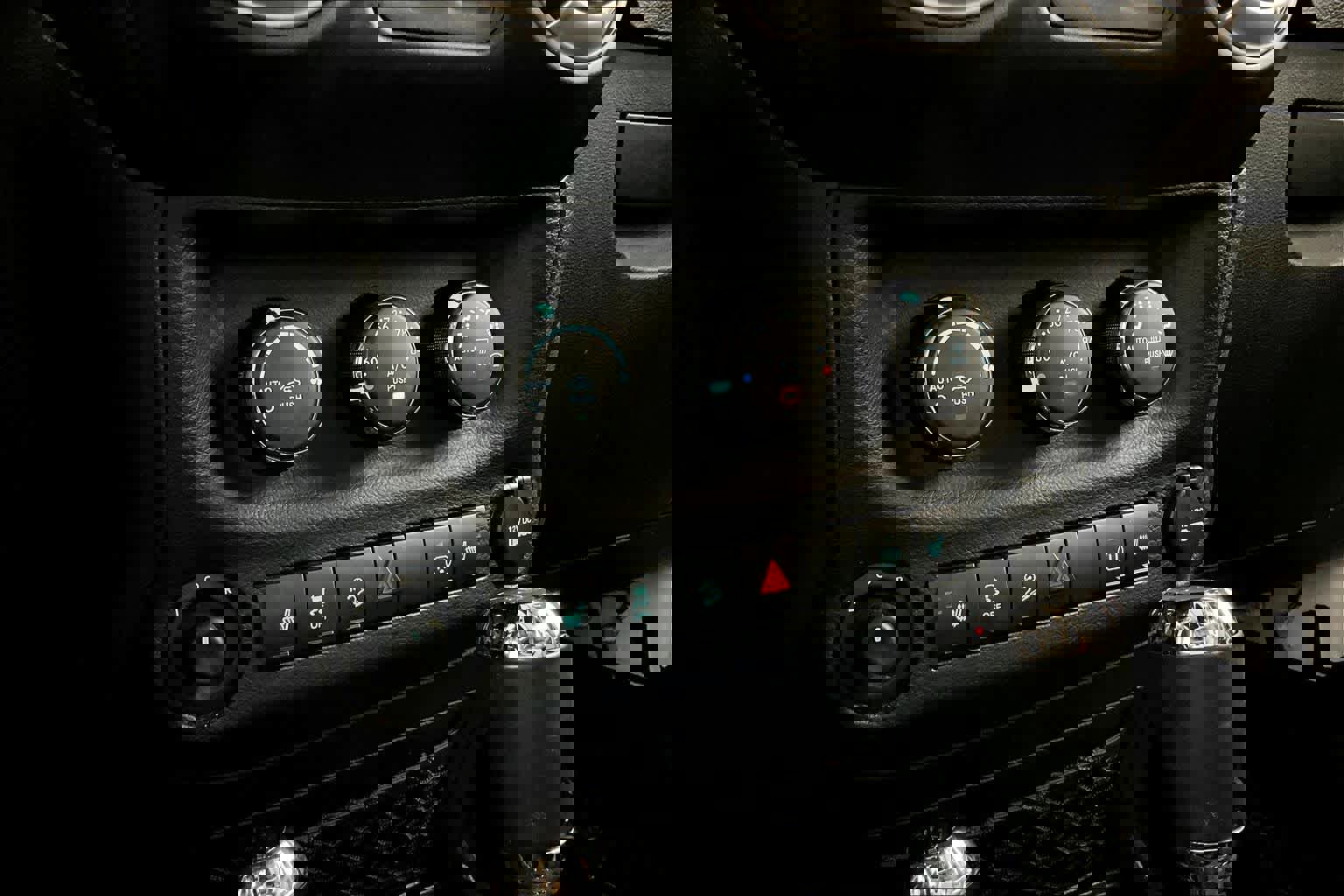 Used 2017 Jeep Wrangler Sahara w/ Connectivity Group image 32