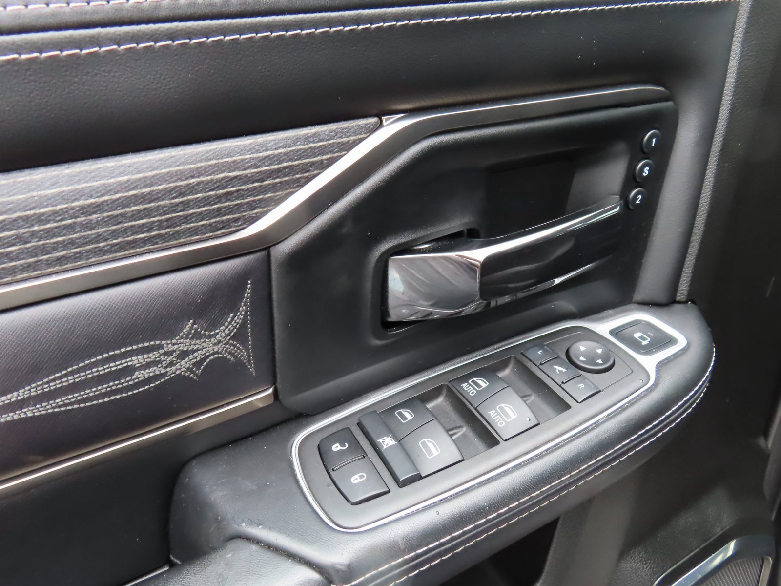 Used 2022 RAM 2500 Limited image 14