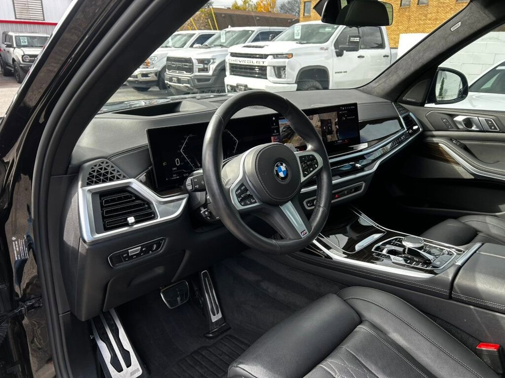 Used 2023 BMW X7 xDrive40i w/ M Sport Package image 11