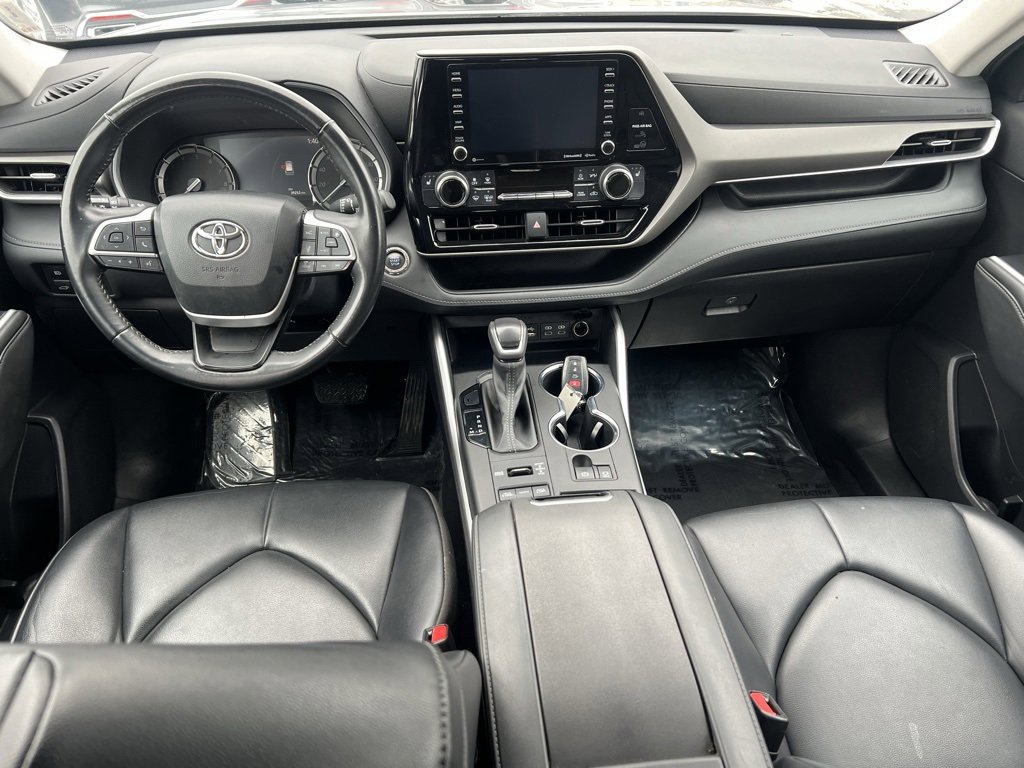 Used 2022 Toyota Highlander XLE image 17