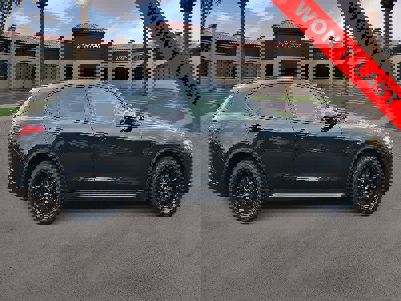 Used 2019 Alfa Romeo Stelvio w/ Nero Edizione image 9