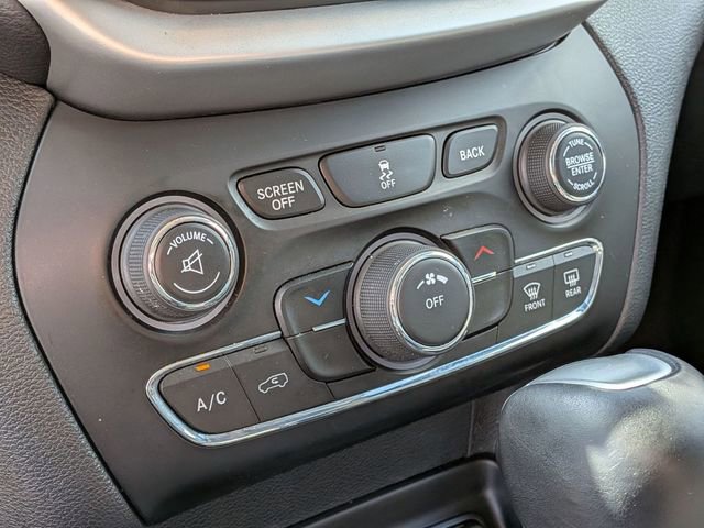 Used 2017 Jeep Cherokee Trailhawk w/ Cold Weather Group image 20