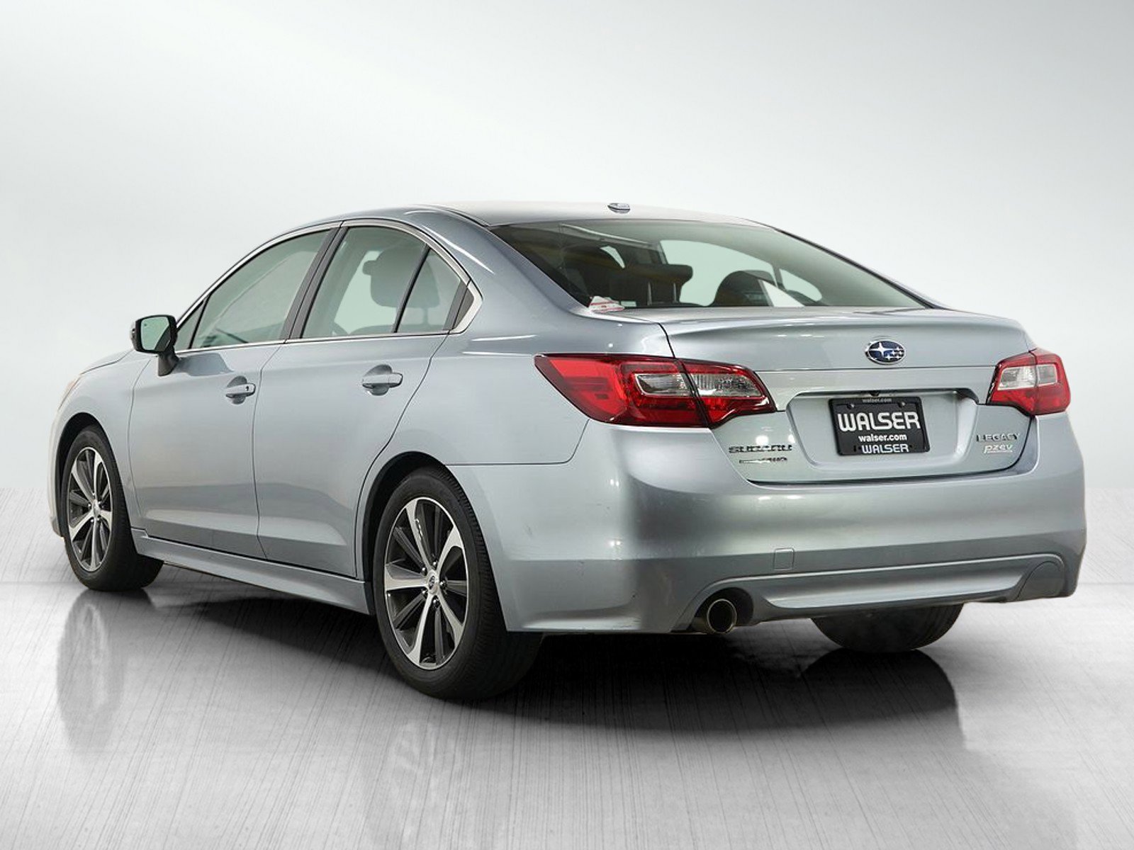 Used 2015 Subaru Legacy 2.5i Limited AWD/4WD image 3