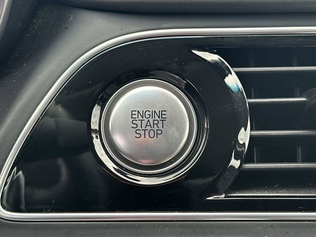 Used 2023 Genesis G70 2.0T image 17