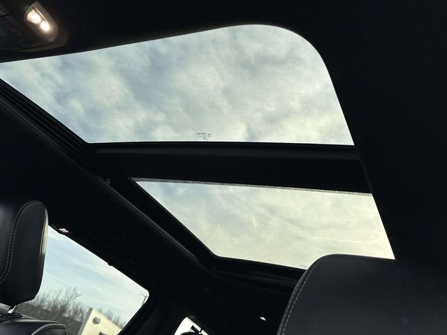 Used 2025 Chrysler Pacifica Limited image 18