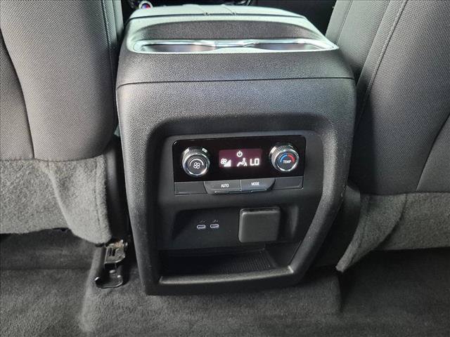 Used 2024 Chevrolet Traverse LT FWD image 18