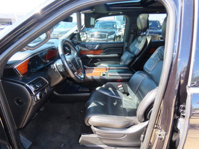 Used 2019 Lincoln Navigator Select image 25