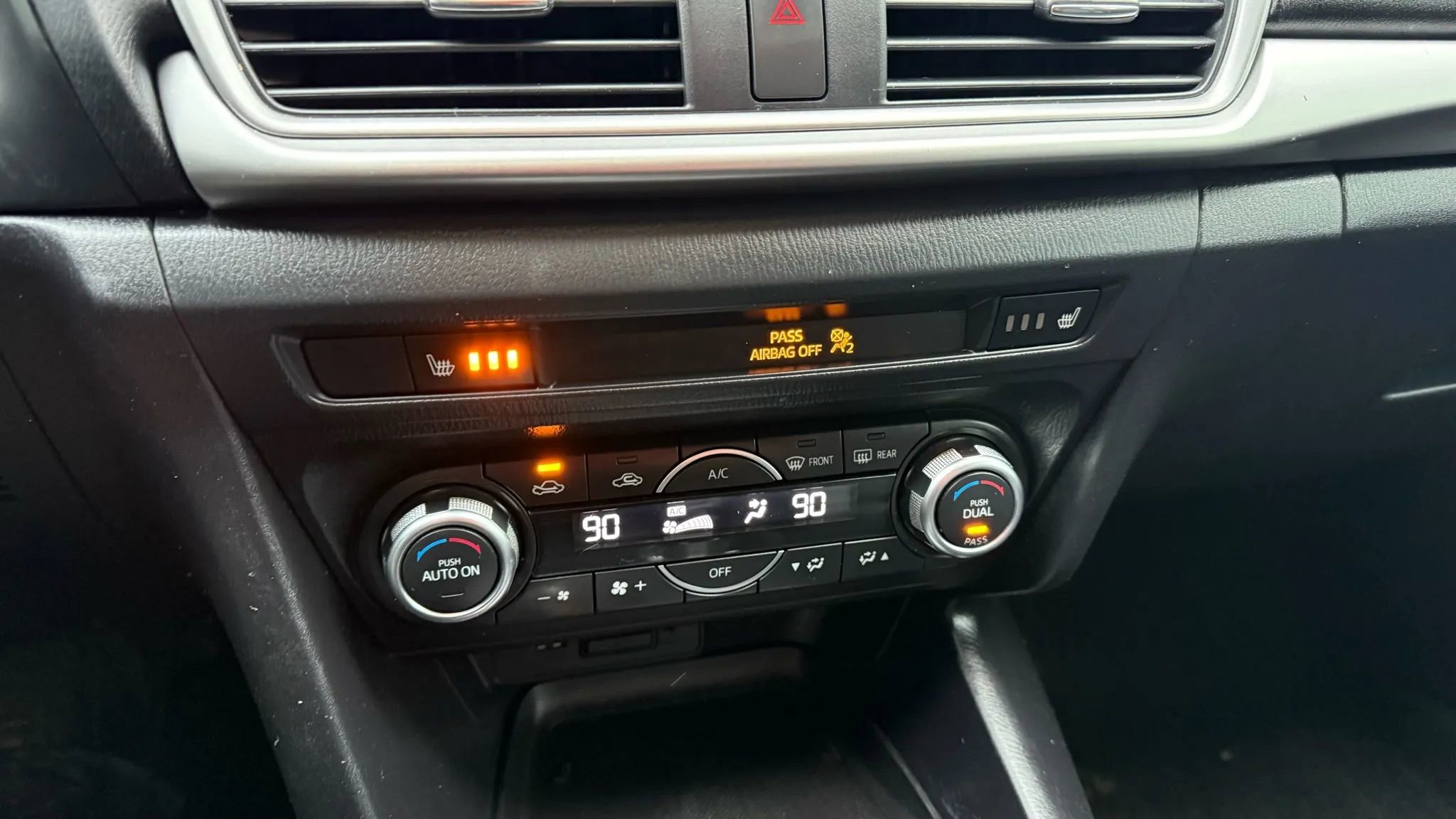 Used 2017 MAZDA MAZDA3 Touring image 23