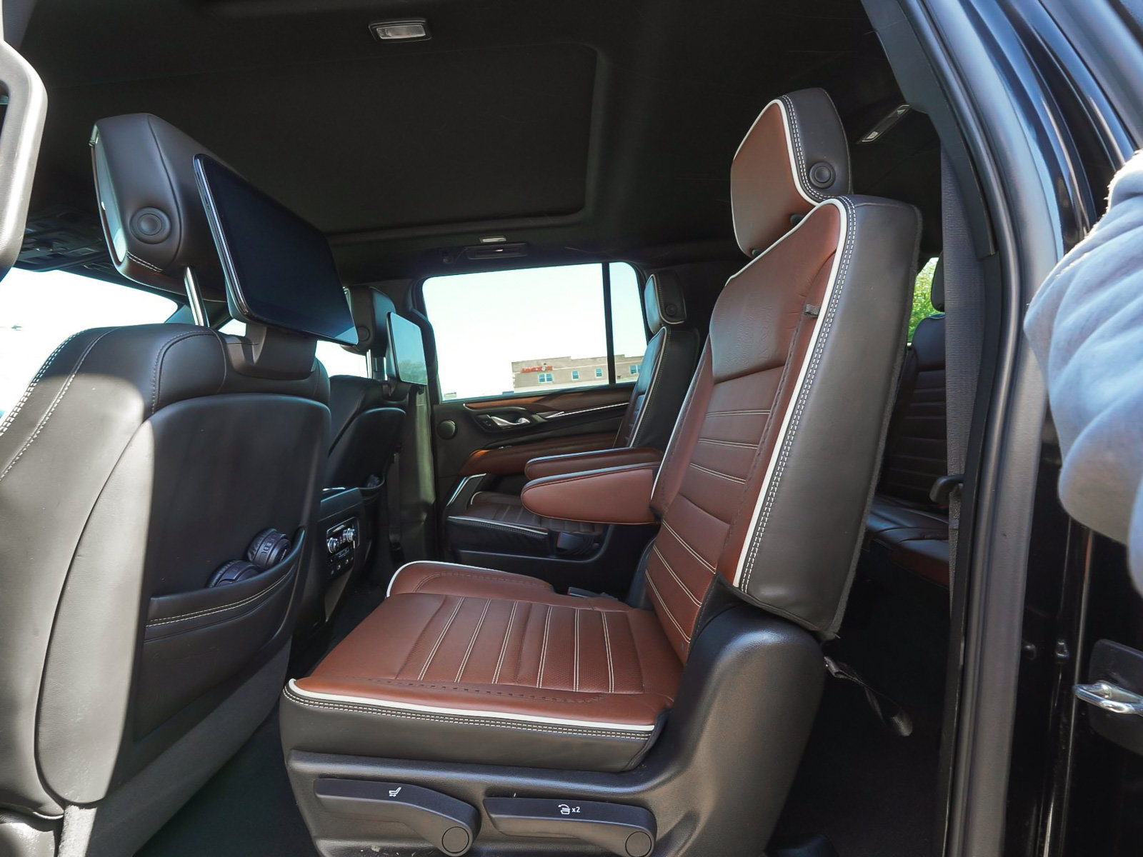 Used 2023 GMC Yukon XL Denali Ultimate AWD/4WD image 35