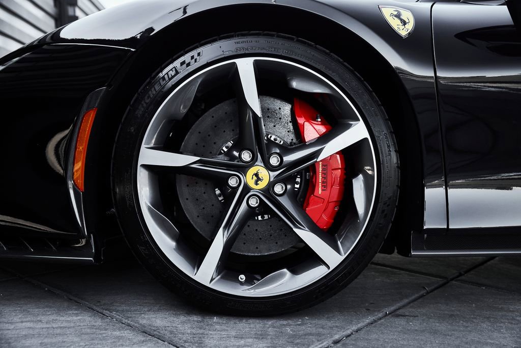 Used 2024 Ferrari SF90 Spider image 3